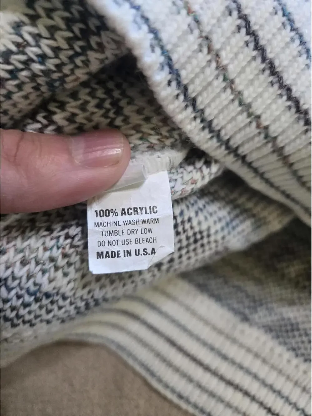 Lavane Sweater L | Geometric Textured Knit Pullover - Picture 3 of 7